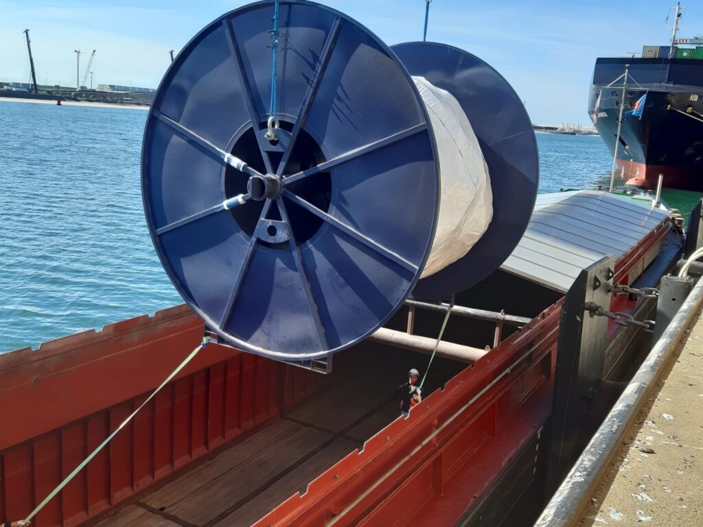 Unloading reel from ship